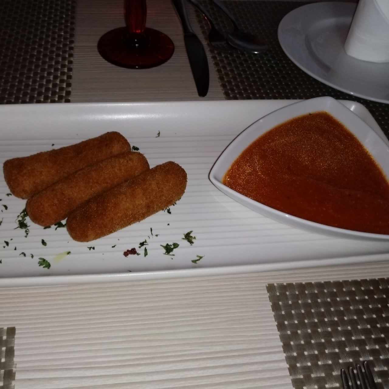 Dedos de queso y Salsa Marinara