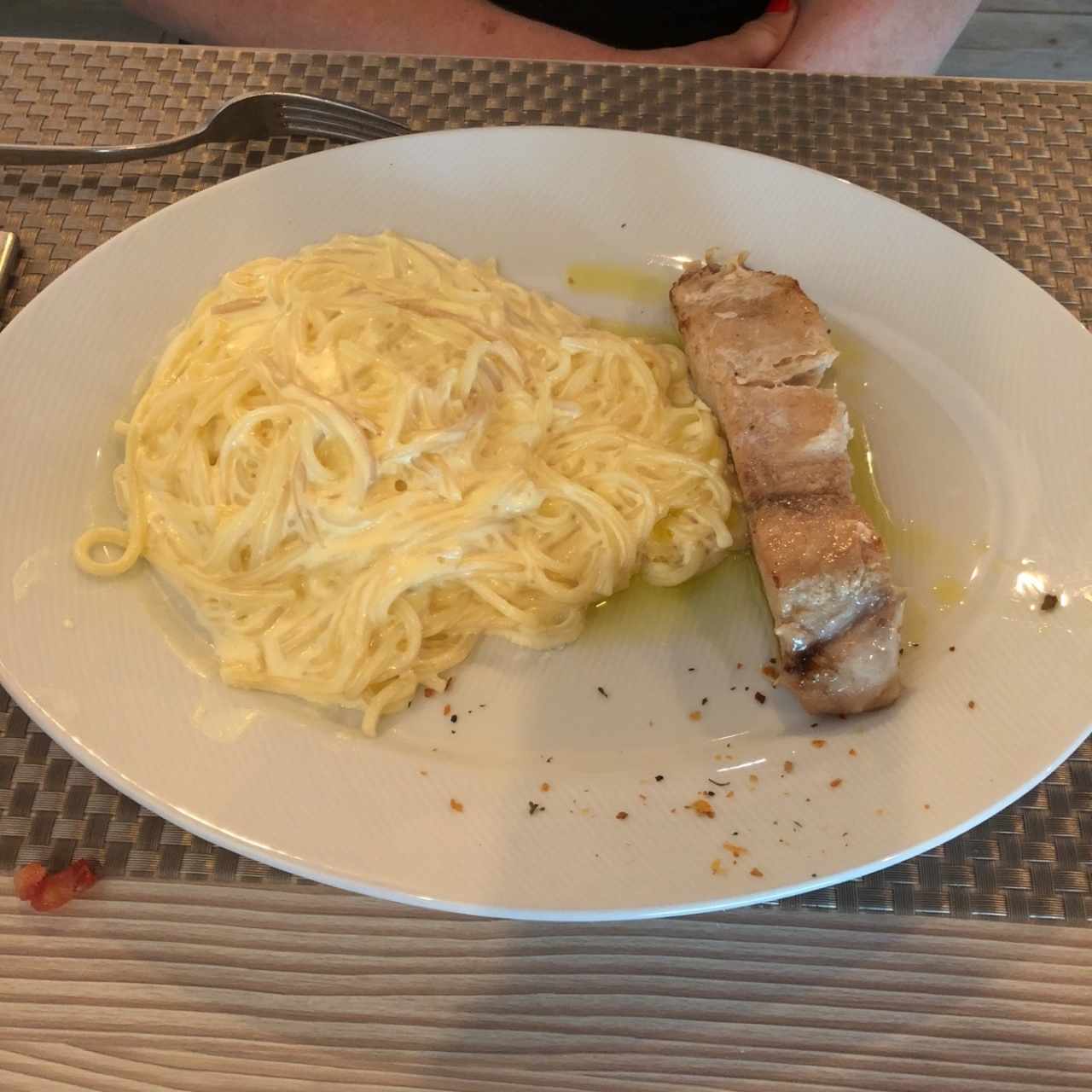 Pesca del Dia con Pasta a la Crema