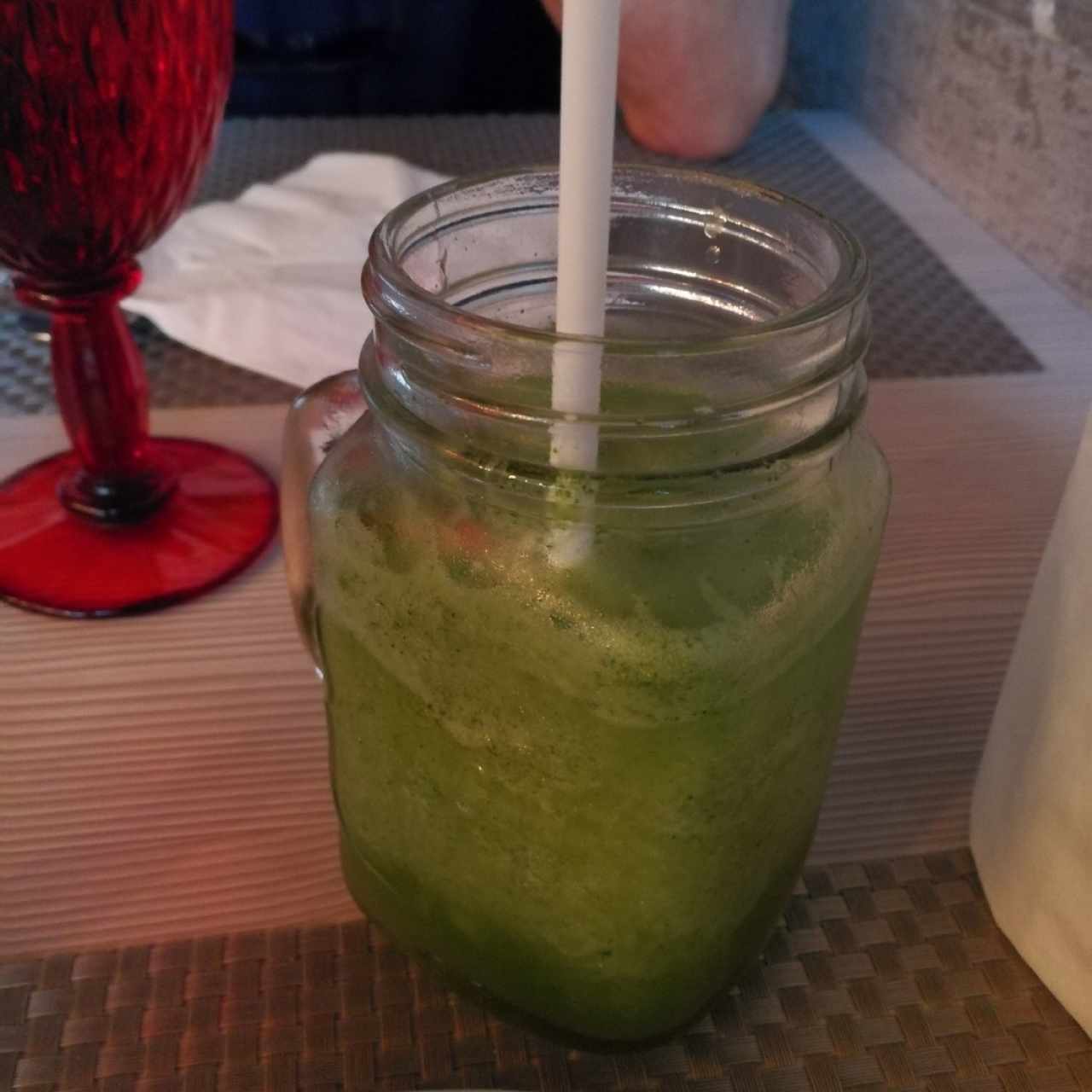 deliziosa limonada con hierbabuena
