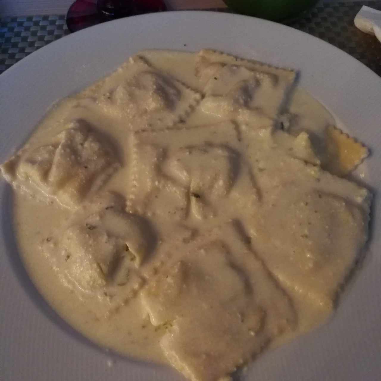ravioli spinaci e ricotta in salsa quattro formaggi