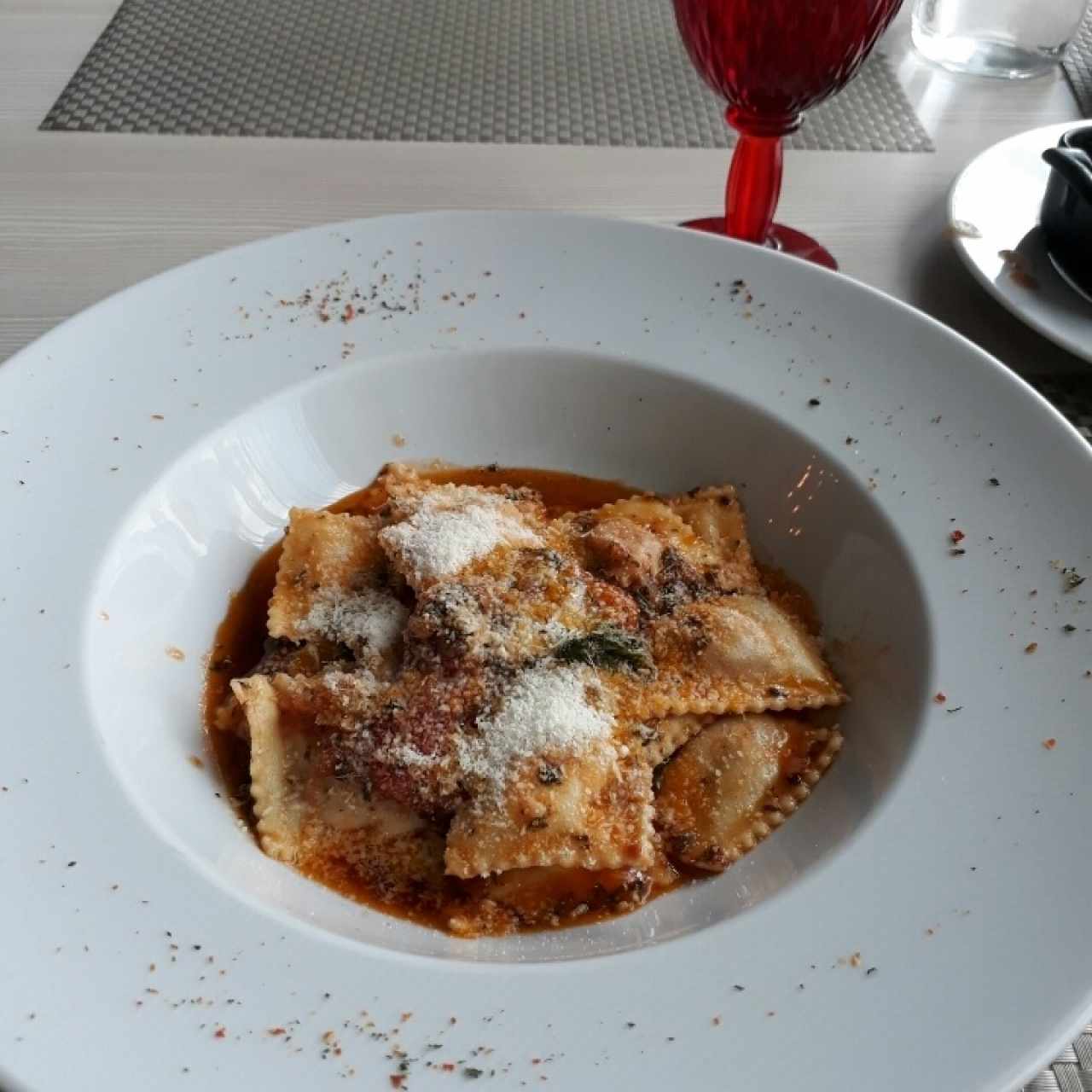 Raviolis con Tomate seco y queso de cabra