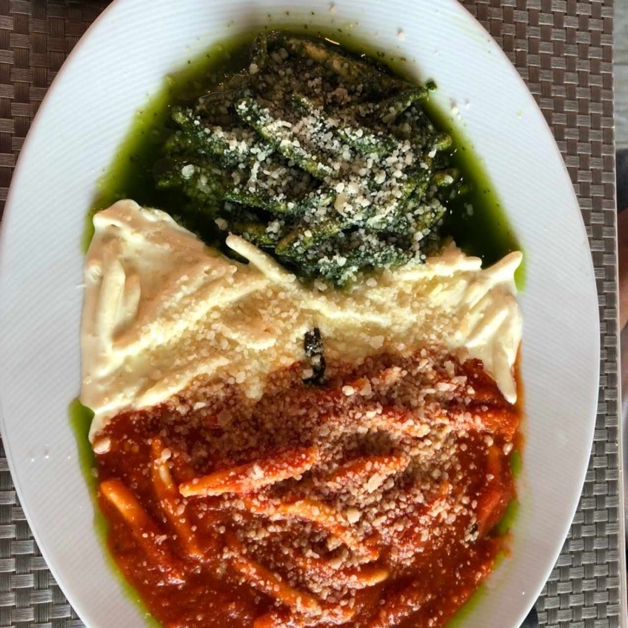 Pasta tres salsas