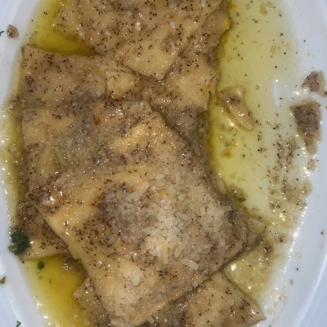 Racioli de zapallo en salsa caccio peppe