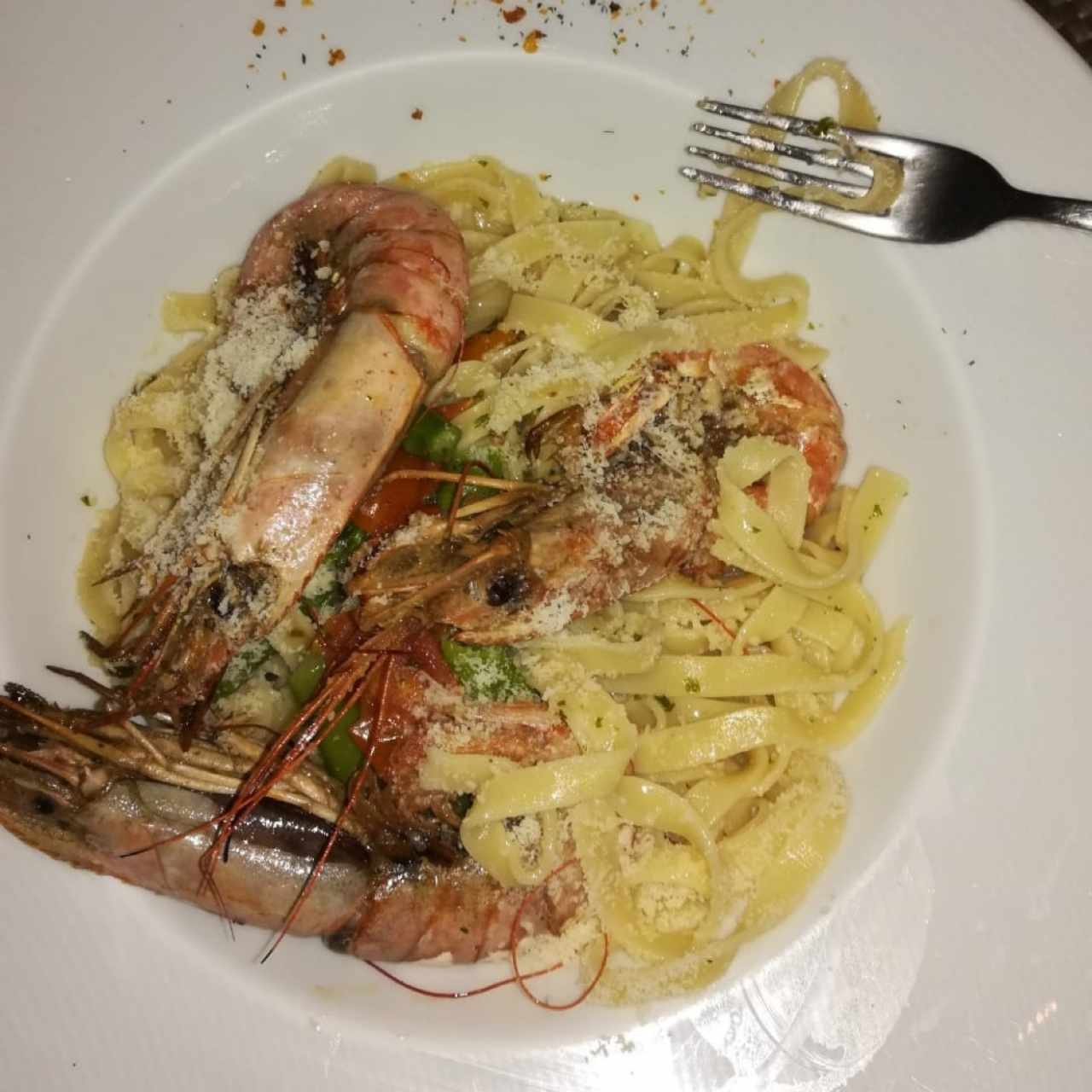 Fettuccini al oleo con langostinos