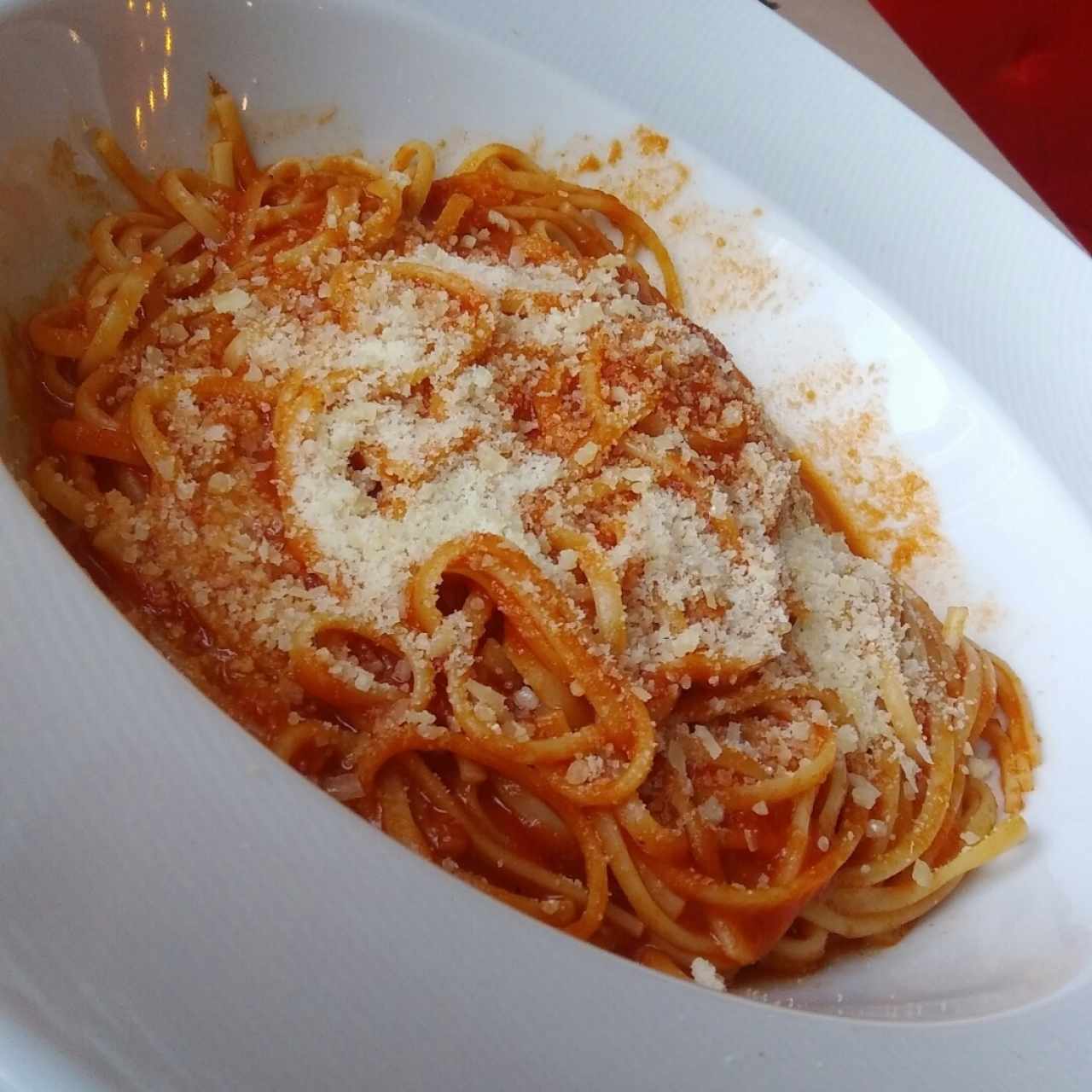 Linguinni en salsa Pomodoro