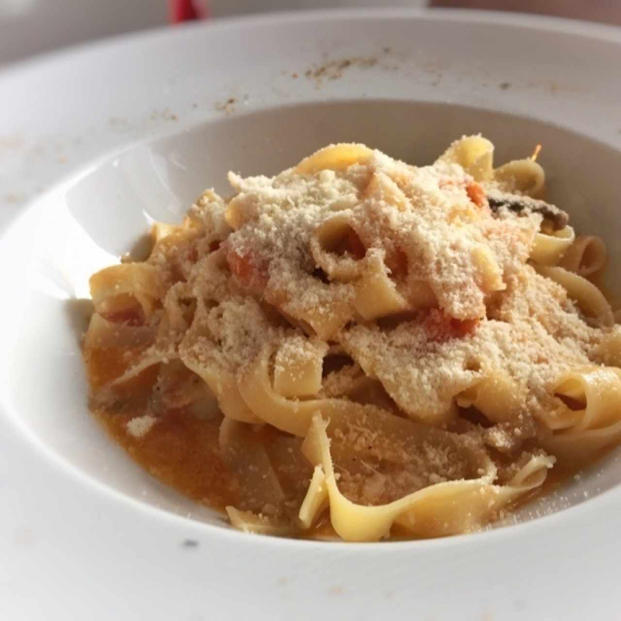 Linguini con salsa Telefono
