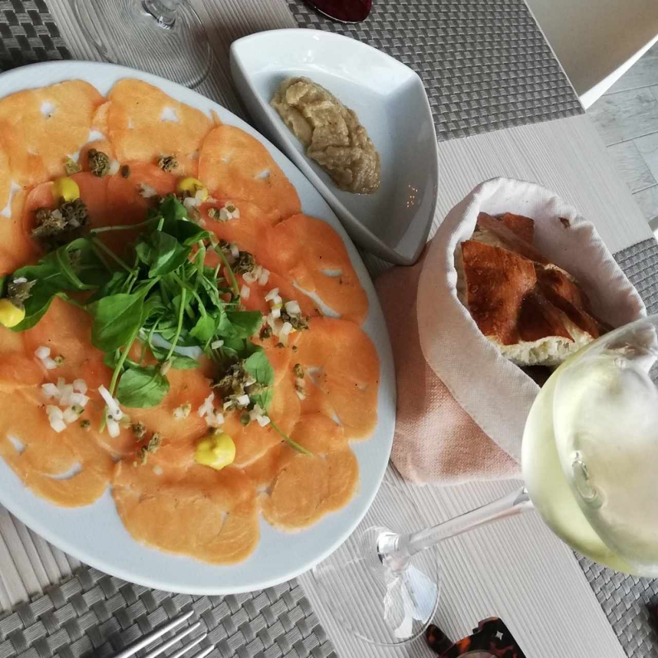 carpaccio de salmone