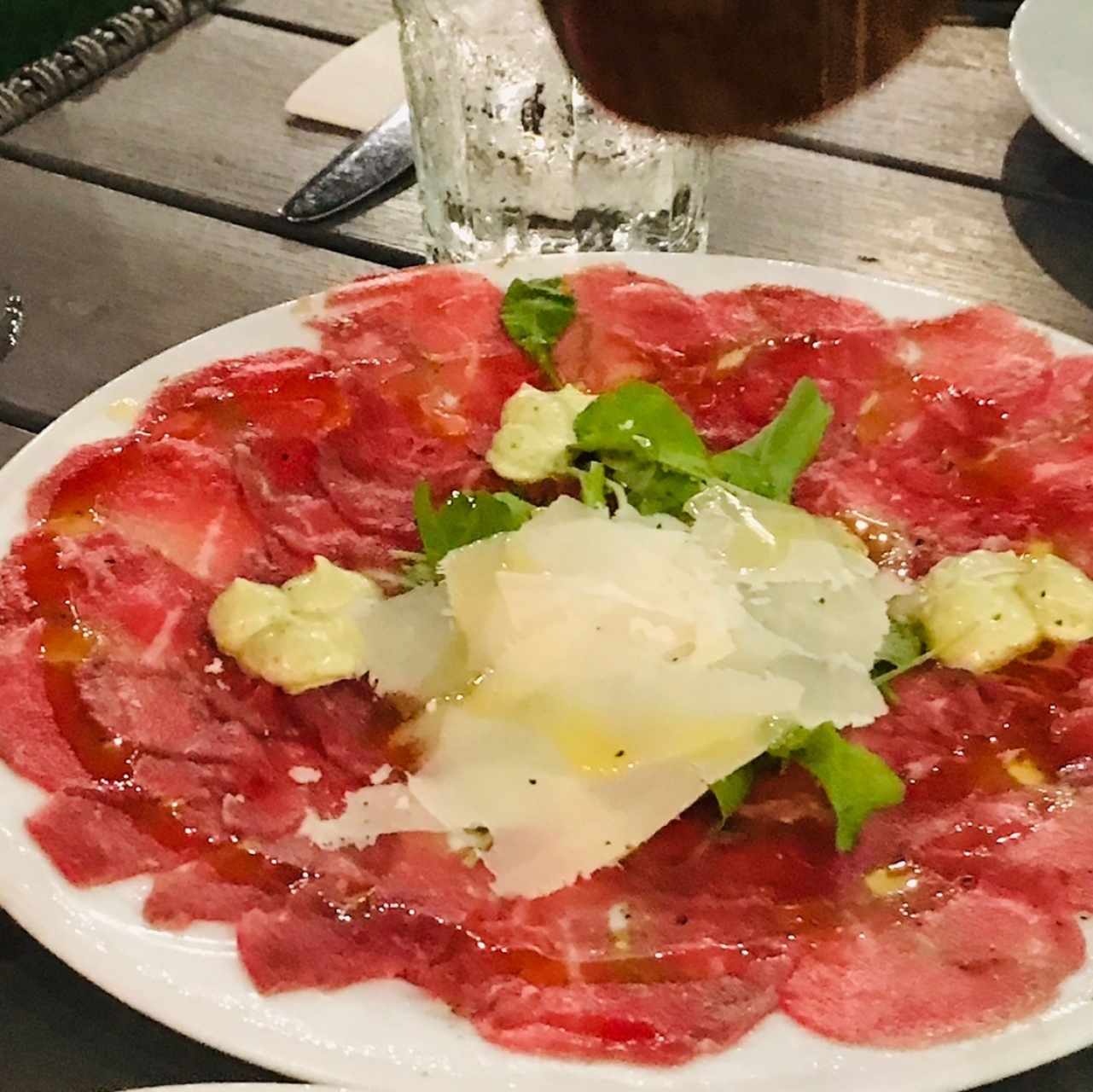 A Picar - Carpaccio Manzo: bueno para acompañar con focaccia. 