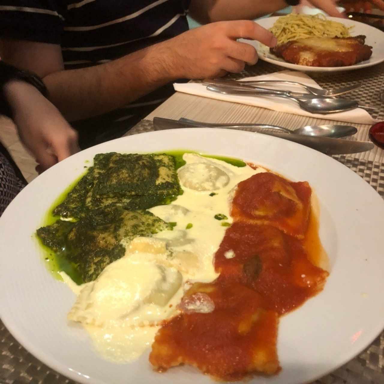 ravioles an tres salsas