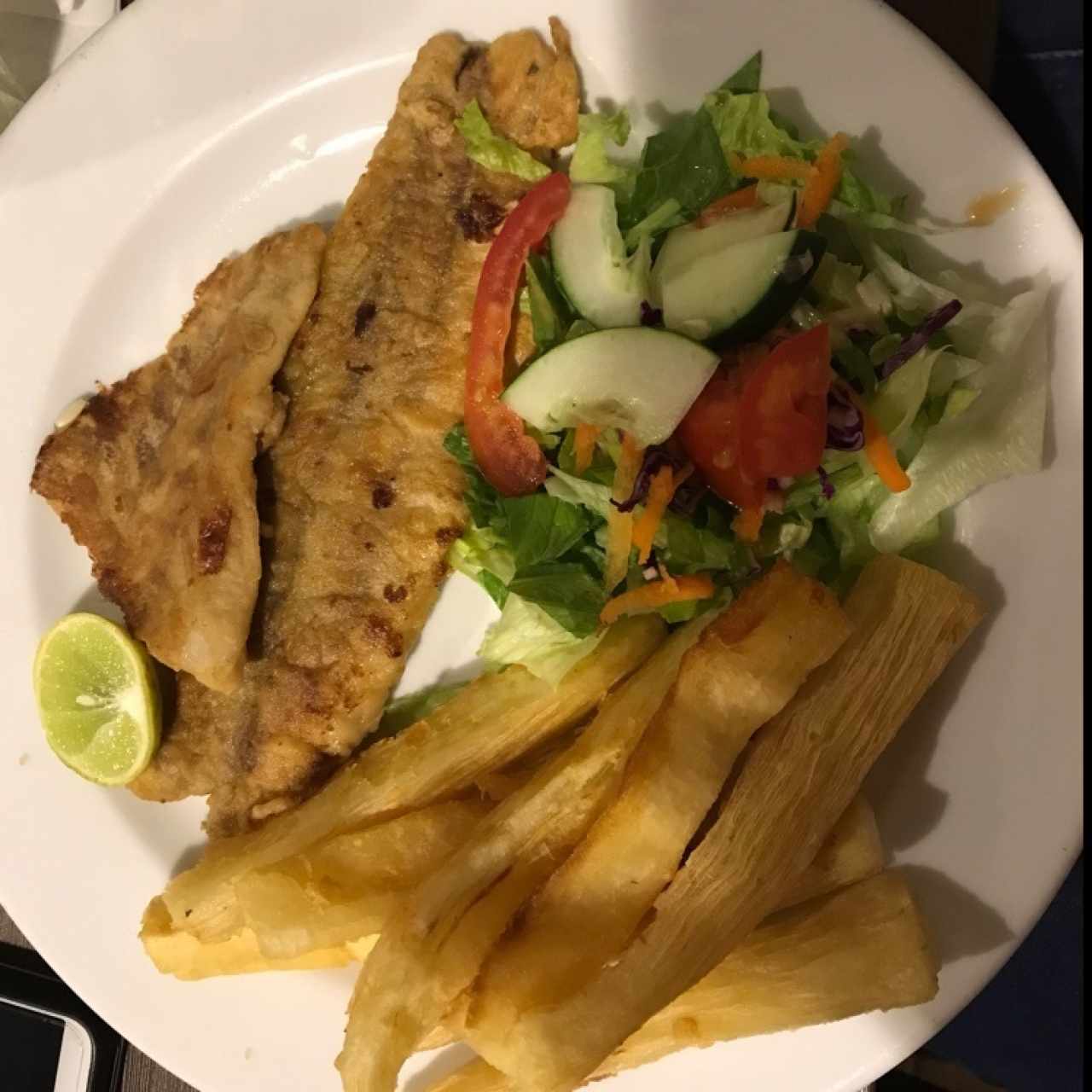 Corvina Apanada con yuca frita 