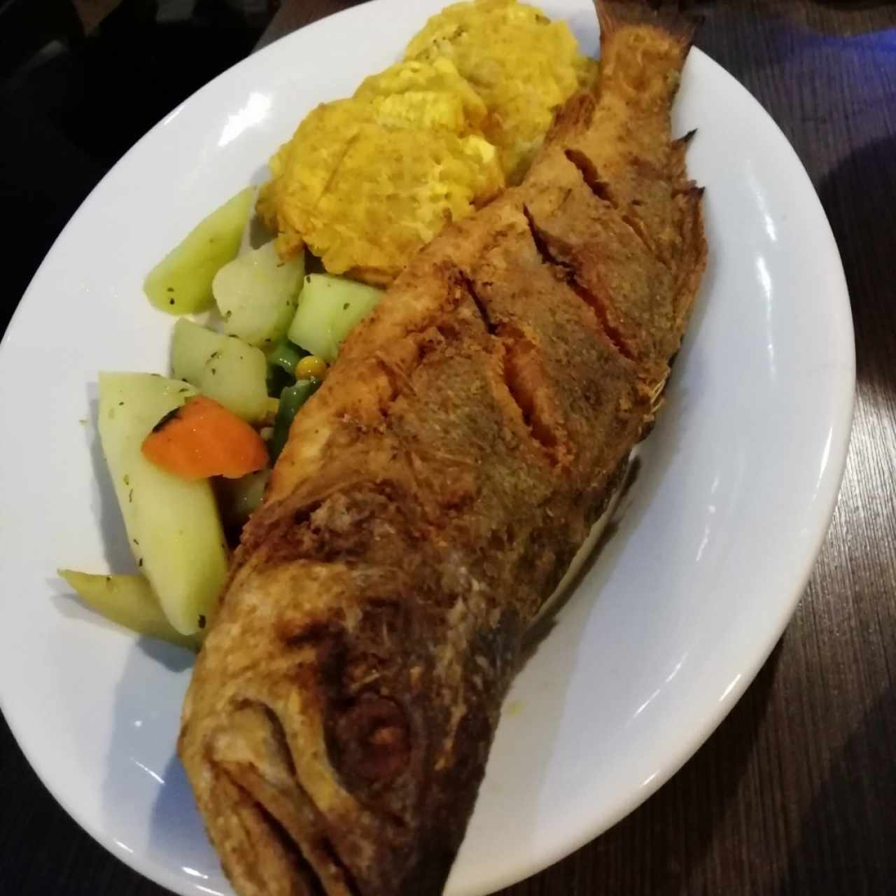 corvina con patacones