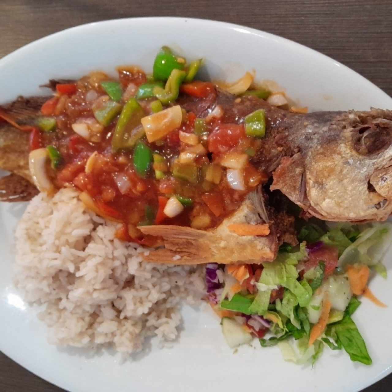 Corvina Entera Frita o en Salsa Criolla
