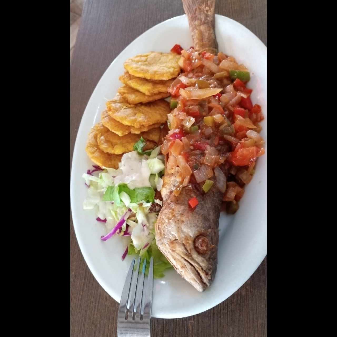 Corvina Entera Frita o en Salsa Criolla