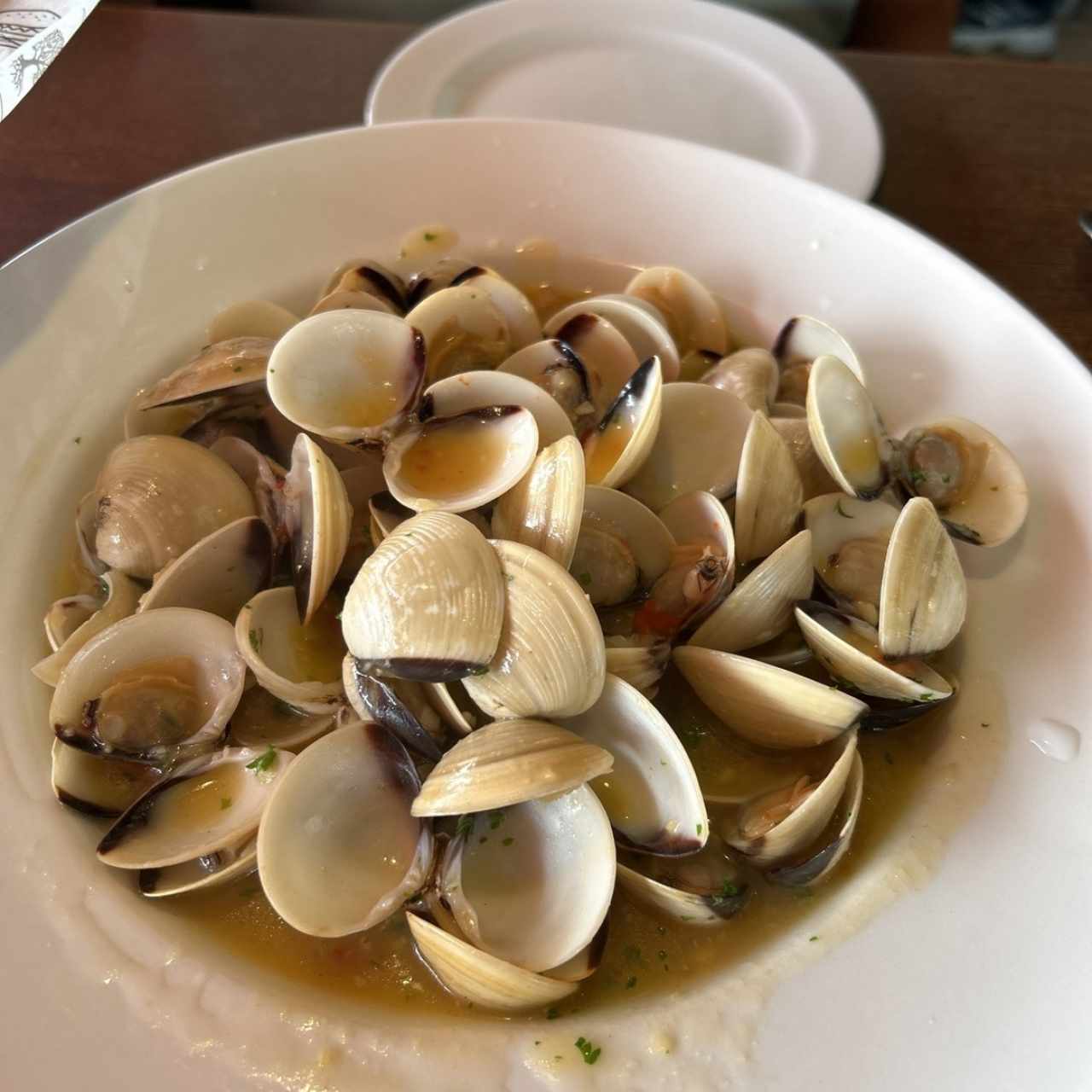Almejas al Ajillo