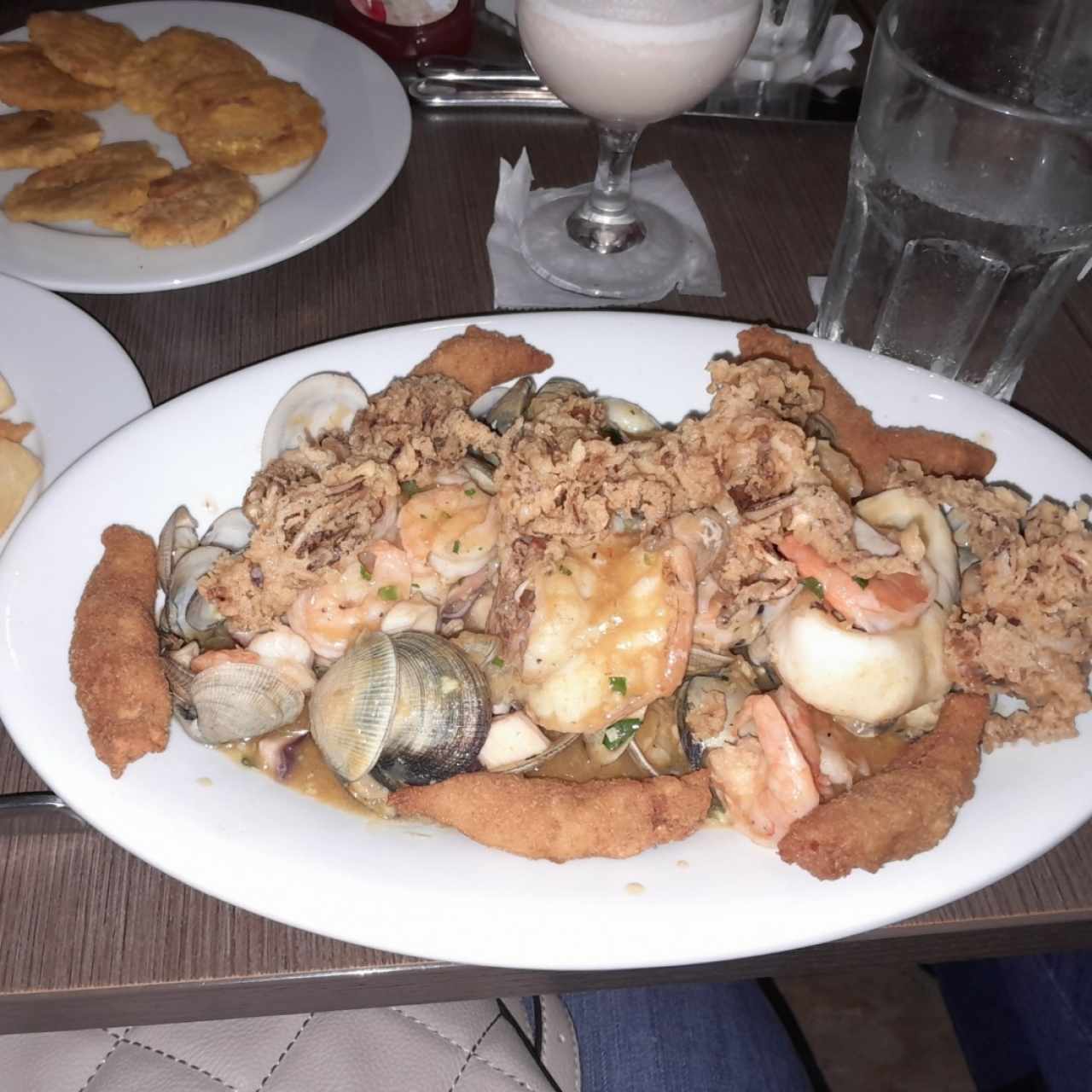 Medio mixto de mariscos y media picada de carnes + 2 acompañamientos