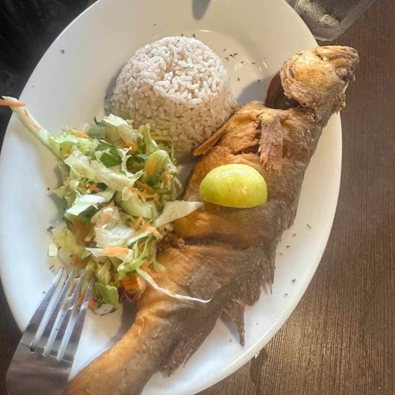 Corvina Entera Frita o en Salsa Criolla