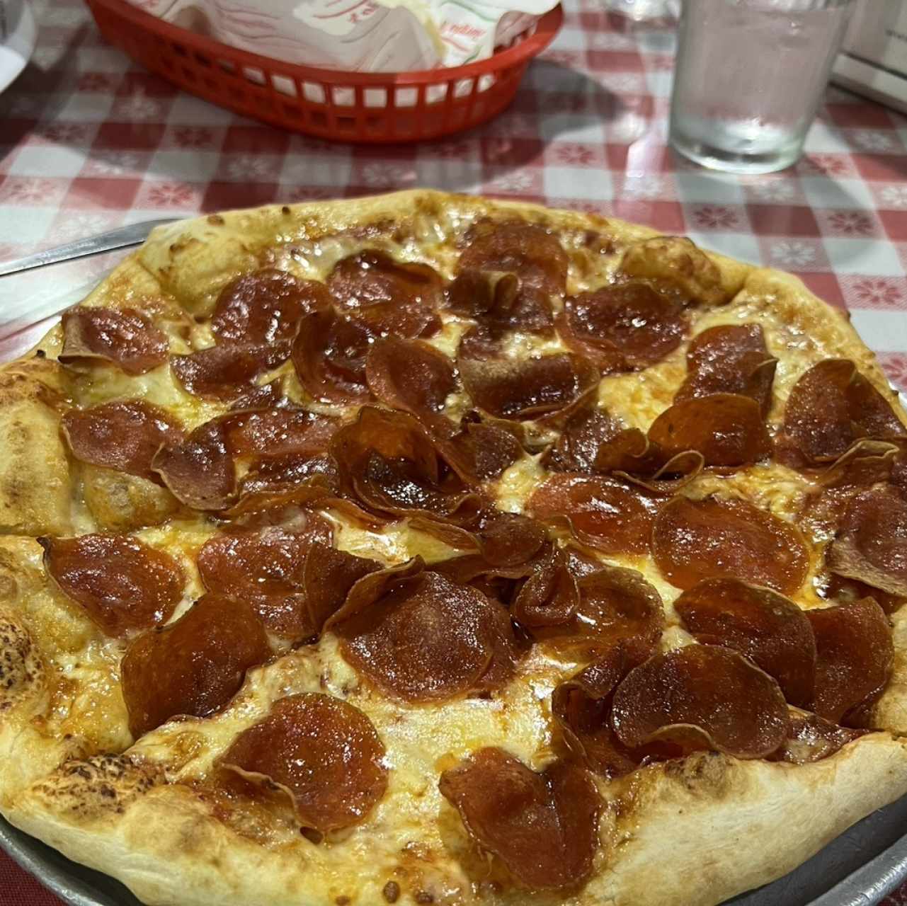 Pizza con pepperoni mediana