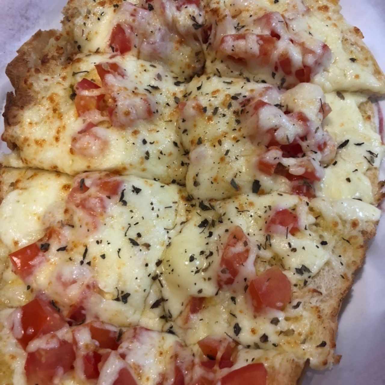 pan con mozzarella y tomates 