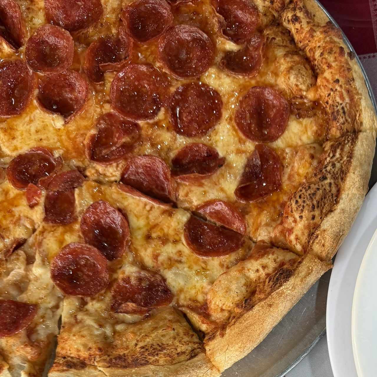 Pizza con pepperoni mediana