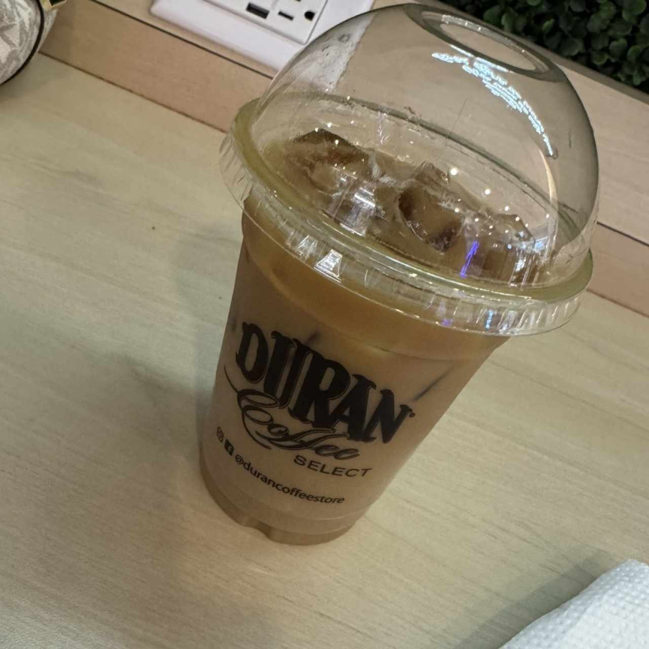 Bebidas Frías - Iced caramel latte