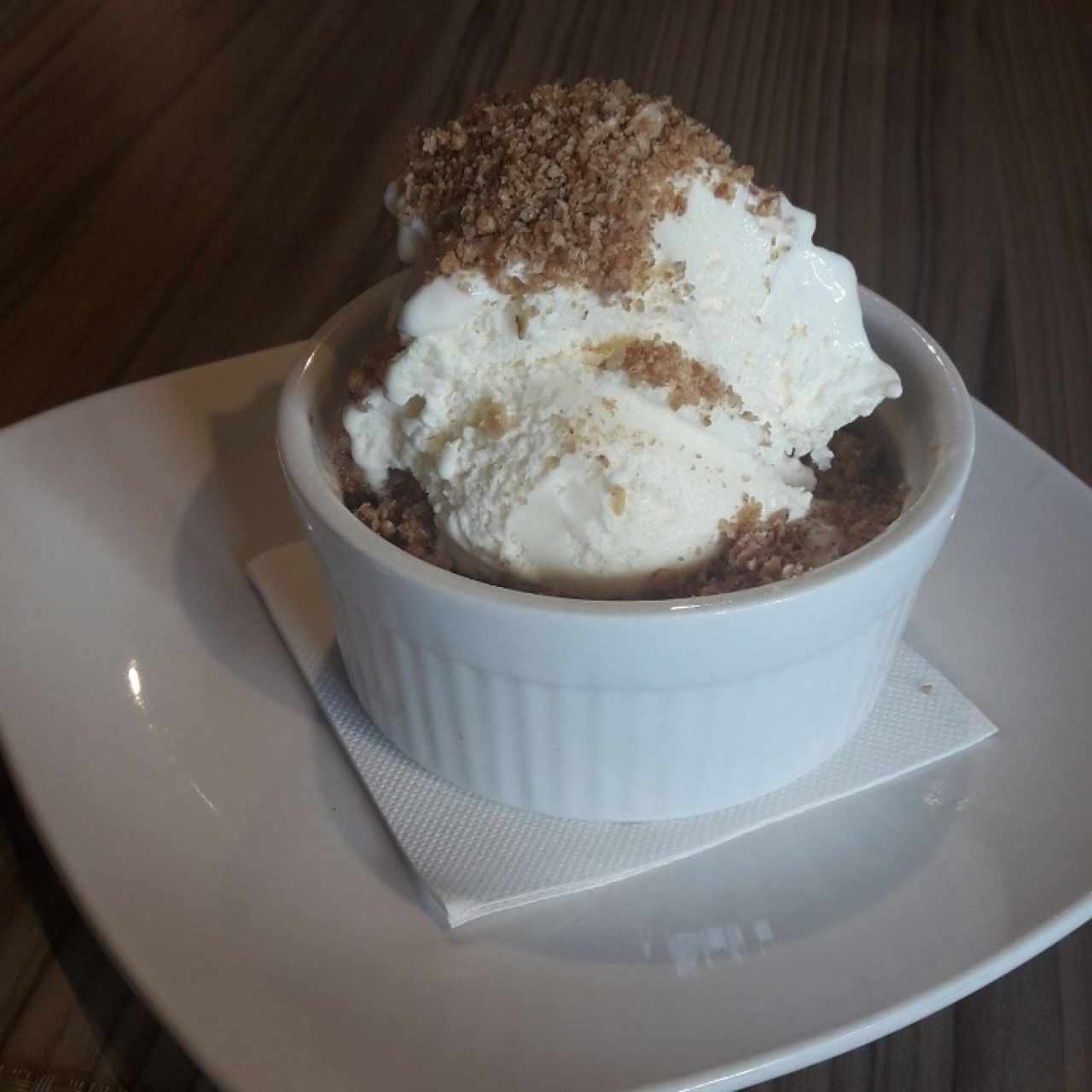 Apple Pie con Nueces y Helado. 