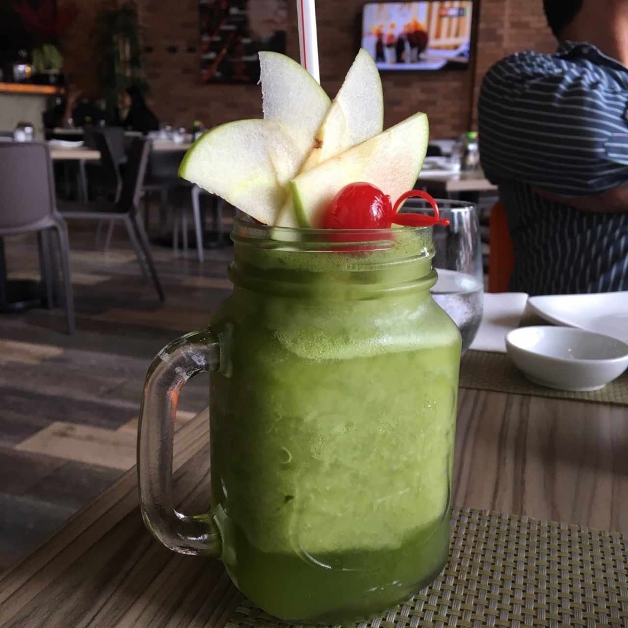 limonada de yerba buena