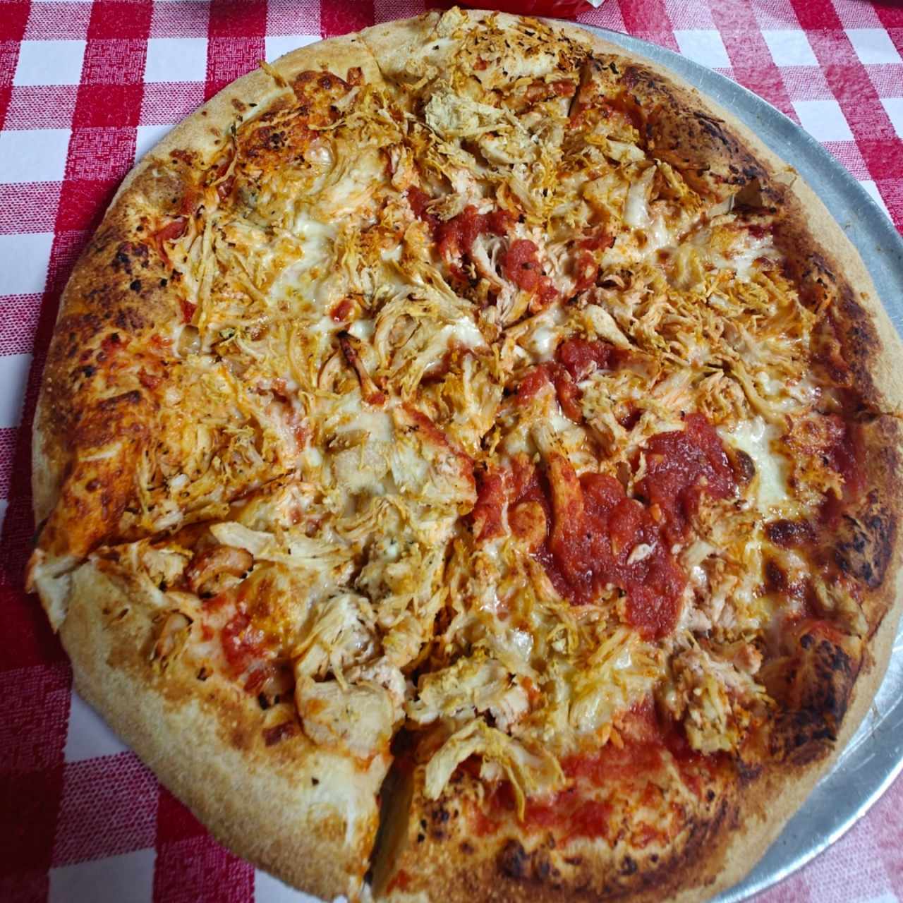 Pizza con pollo mediana
