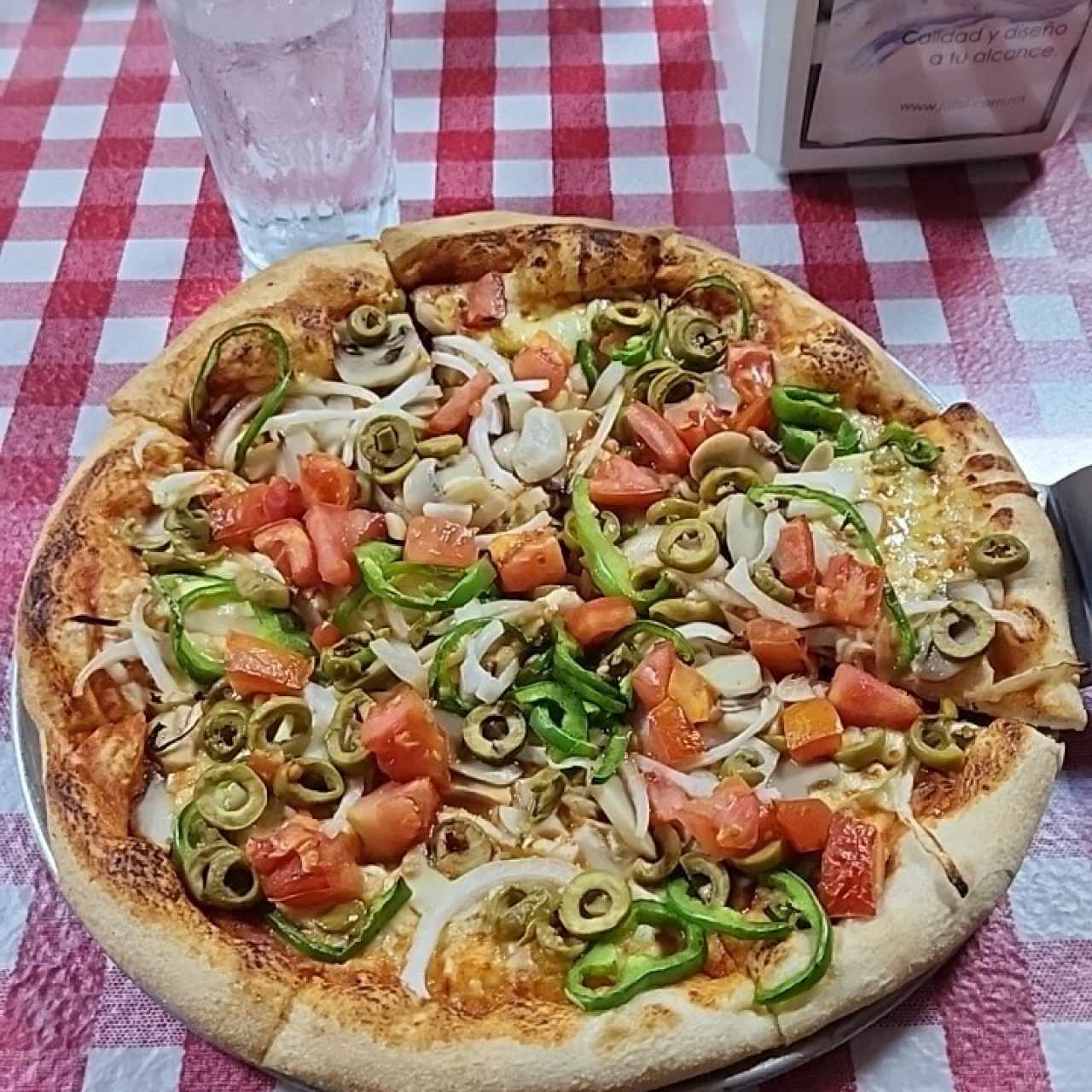 Pizzas medianas - Pizza vegetariana mediana con hongos añadidos