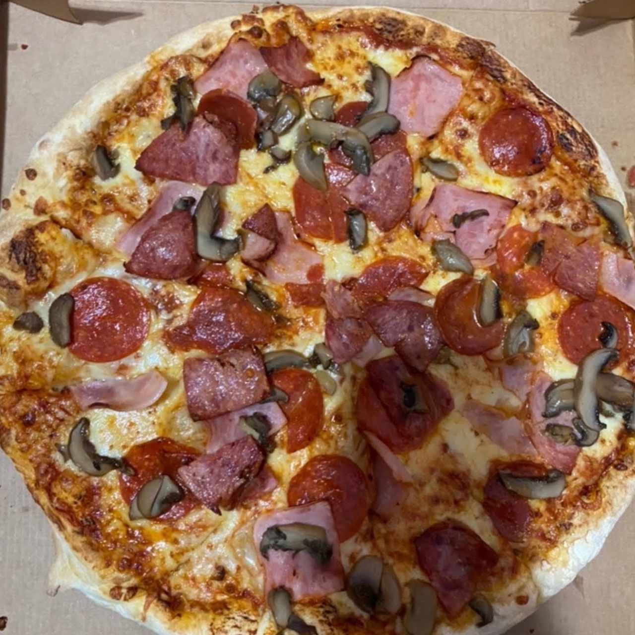 Pizza especial Giorgio's mediana