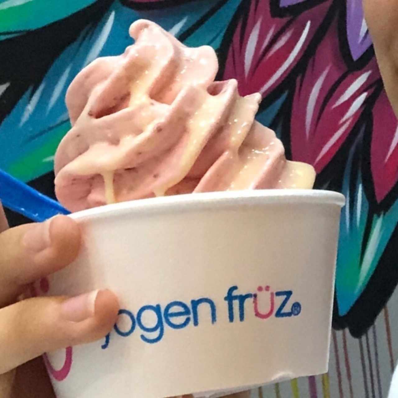 Yogen de frutas, fresa y piña, con leche condensada :)
