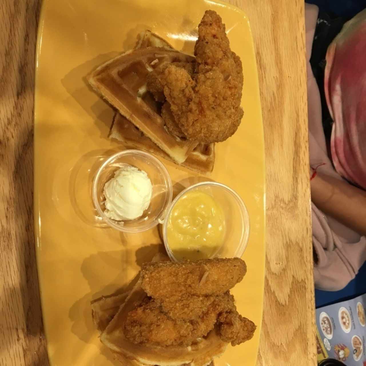Chicken and waffles (adulto)
