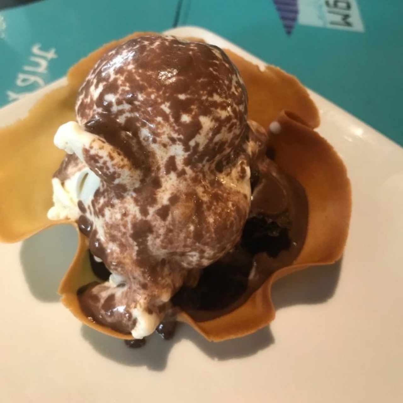 Torta nera e gelato