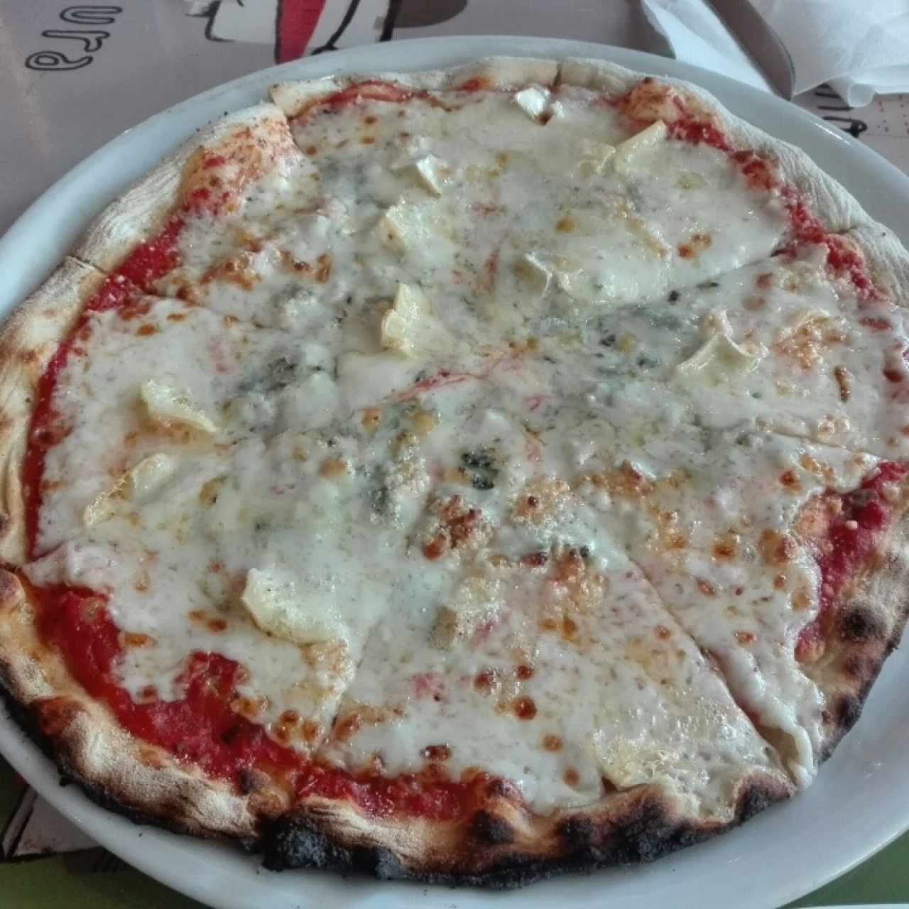 LA PIZZA - Quattro formaggi