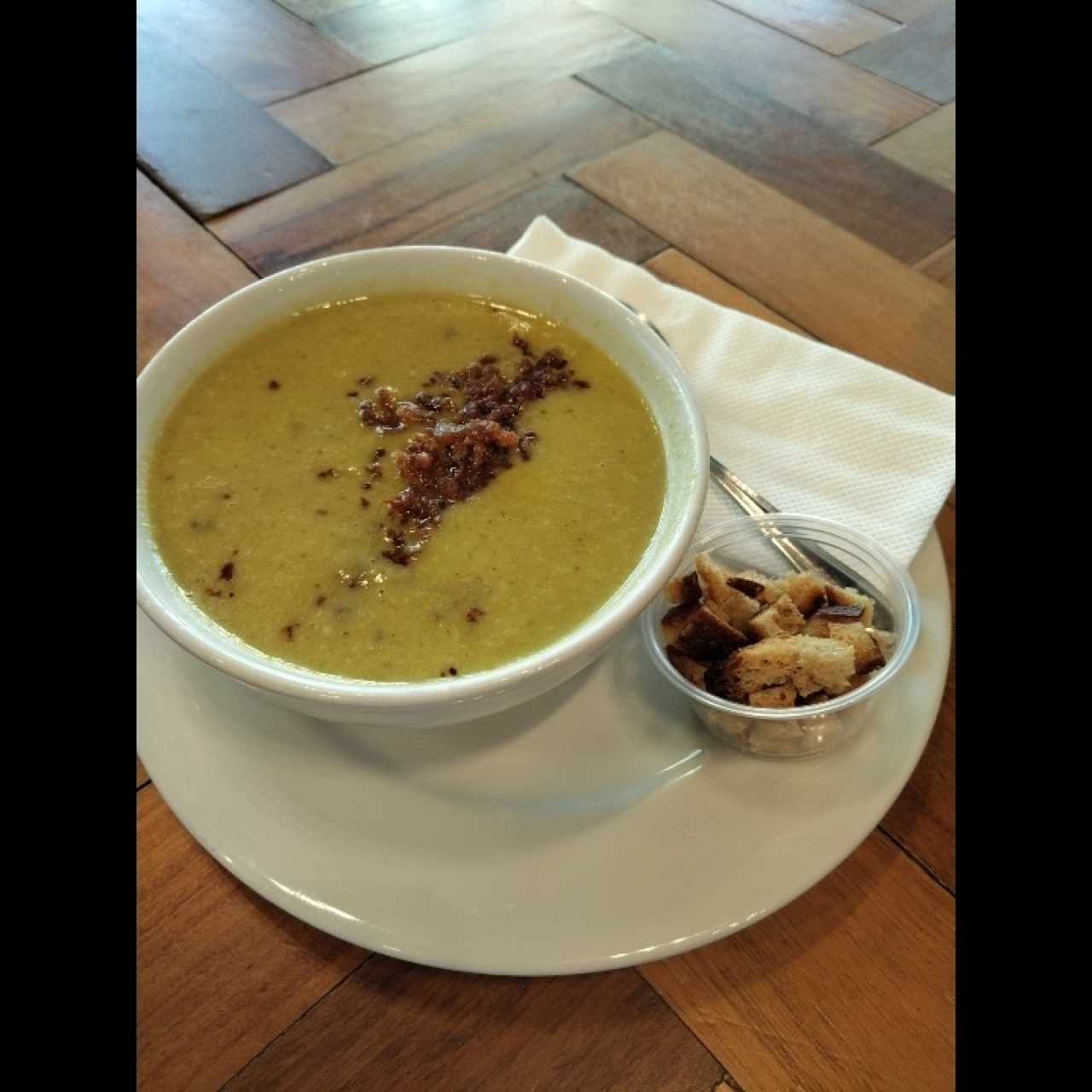 SOPAS - Broccoli Cheese Soup