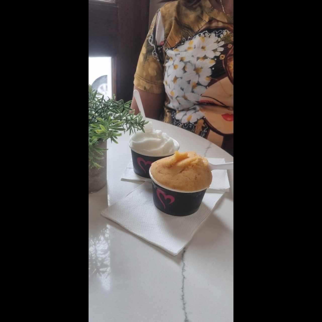 helado de Mango-Tajin y otro de sorbete de Limón. 