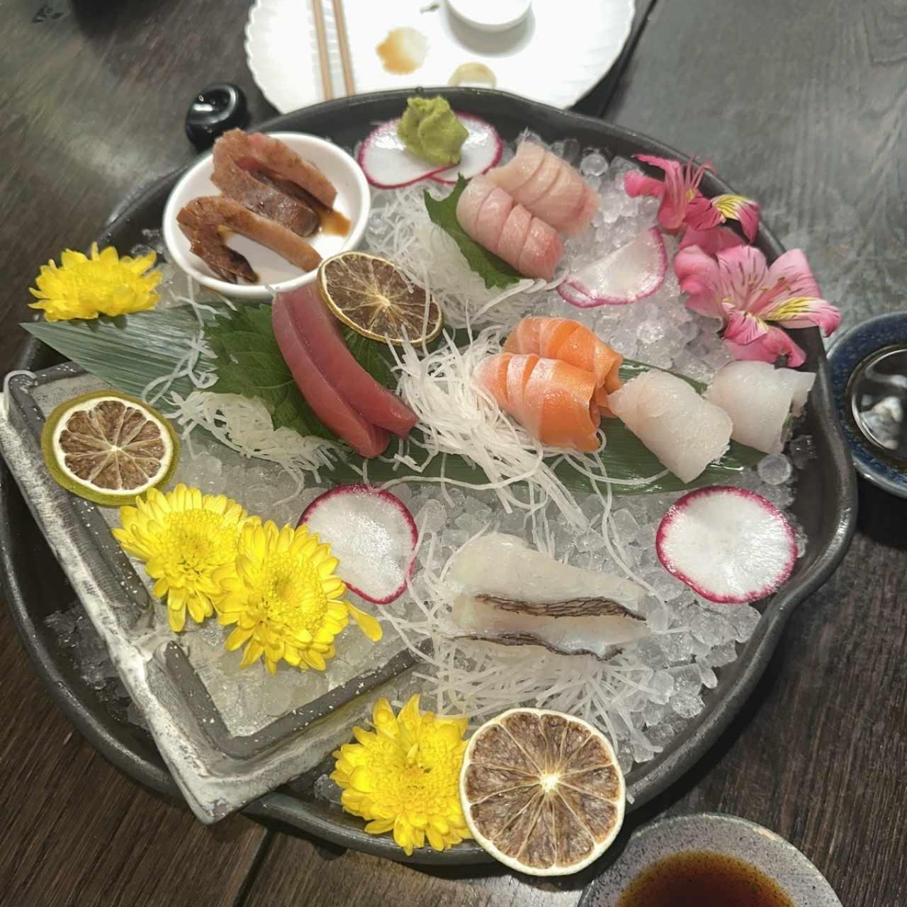 CHEF'S COMBINATIONS - SASHIMI SAMPLER