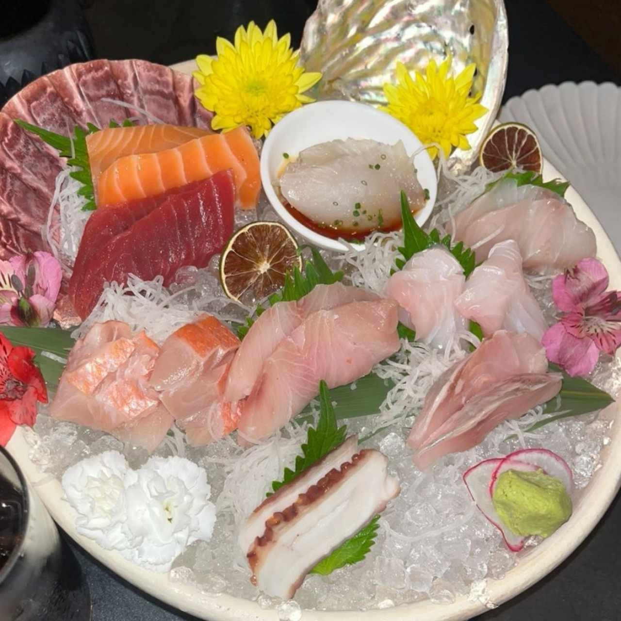 CHEF'S COMBINATIONS - SASHIMI SAMPLER