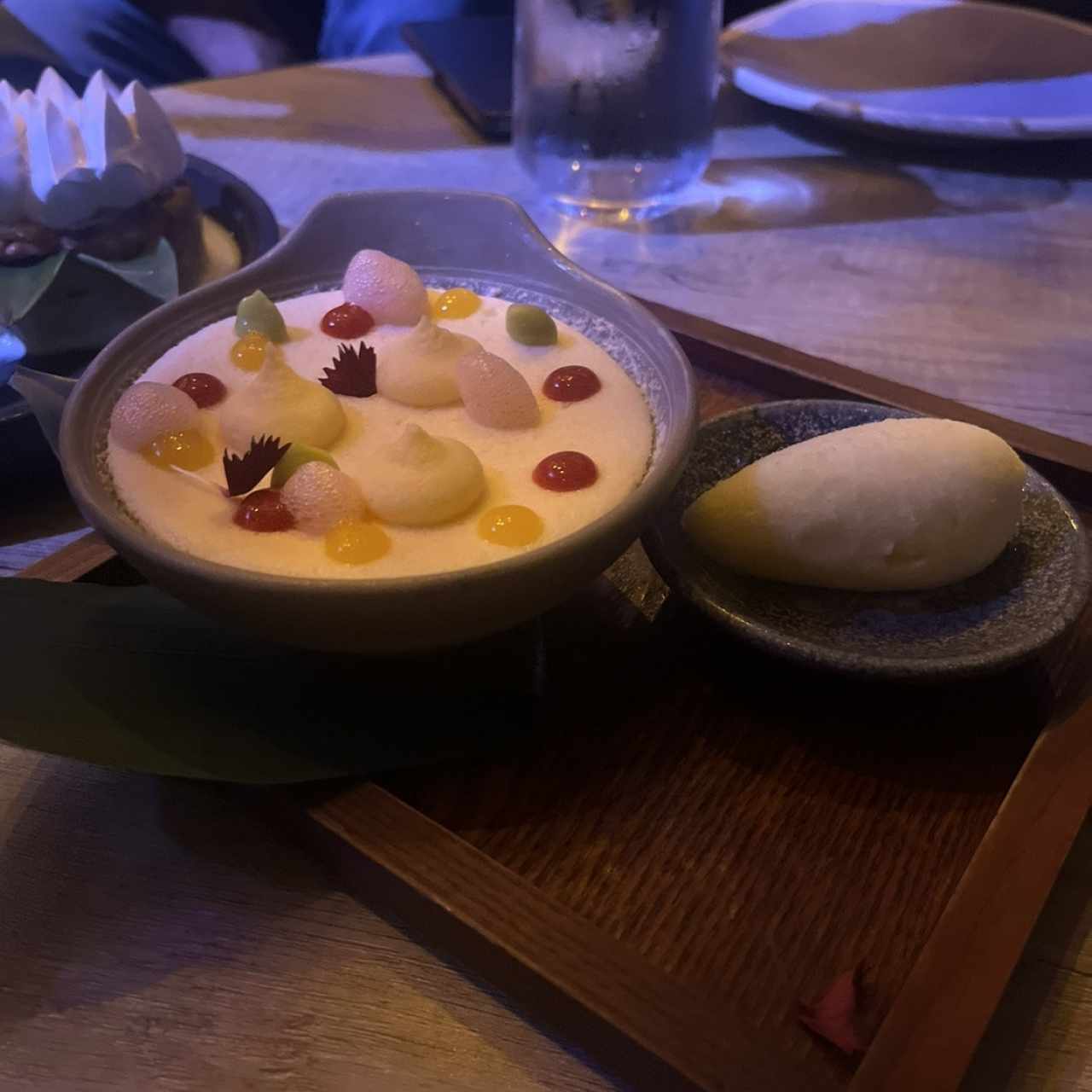 Cheesecake y helado de piña