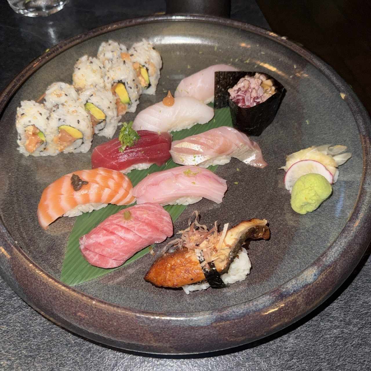 CHEF'S COMBINATIONS - SUSHI SAMPLER