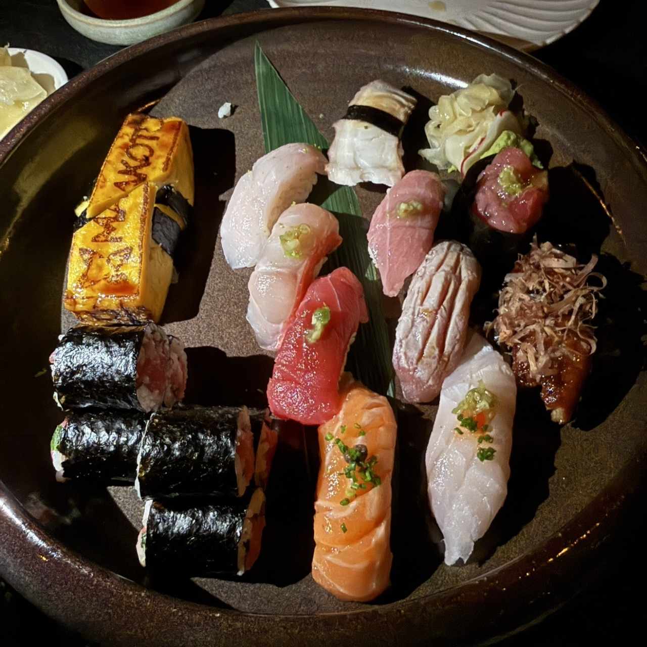 CHEF'S COMBINATIONS - SUSHI SAMPLER