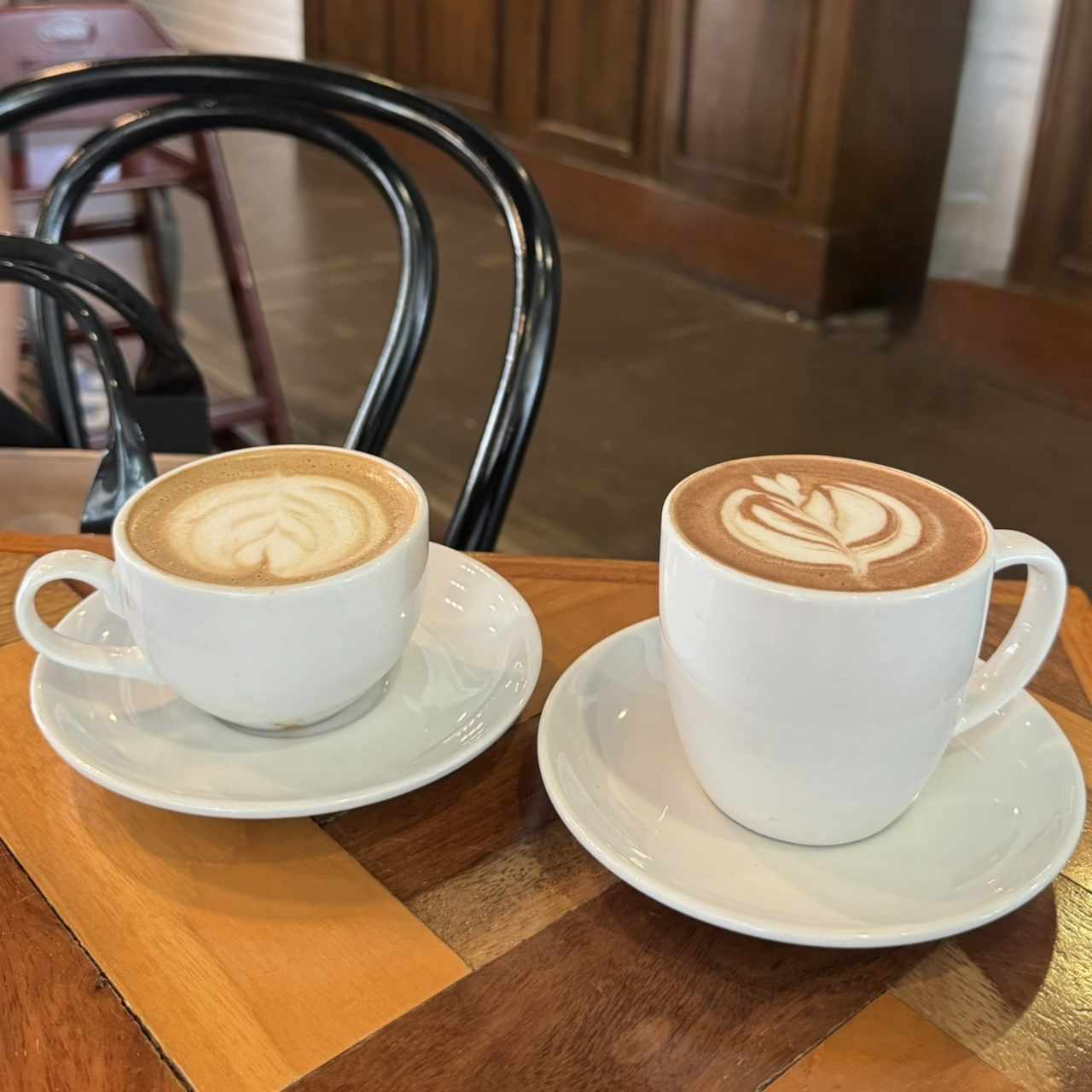Cappuccino y hot chocolate