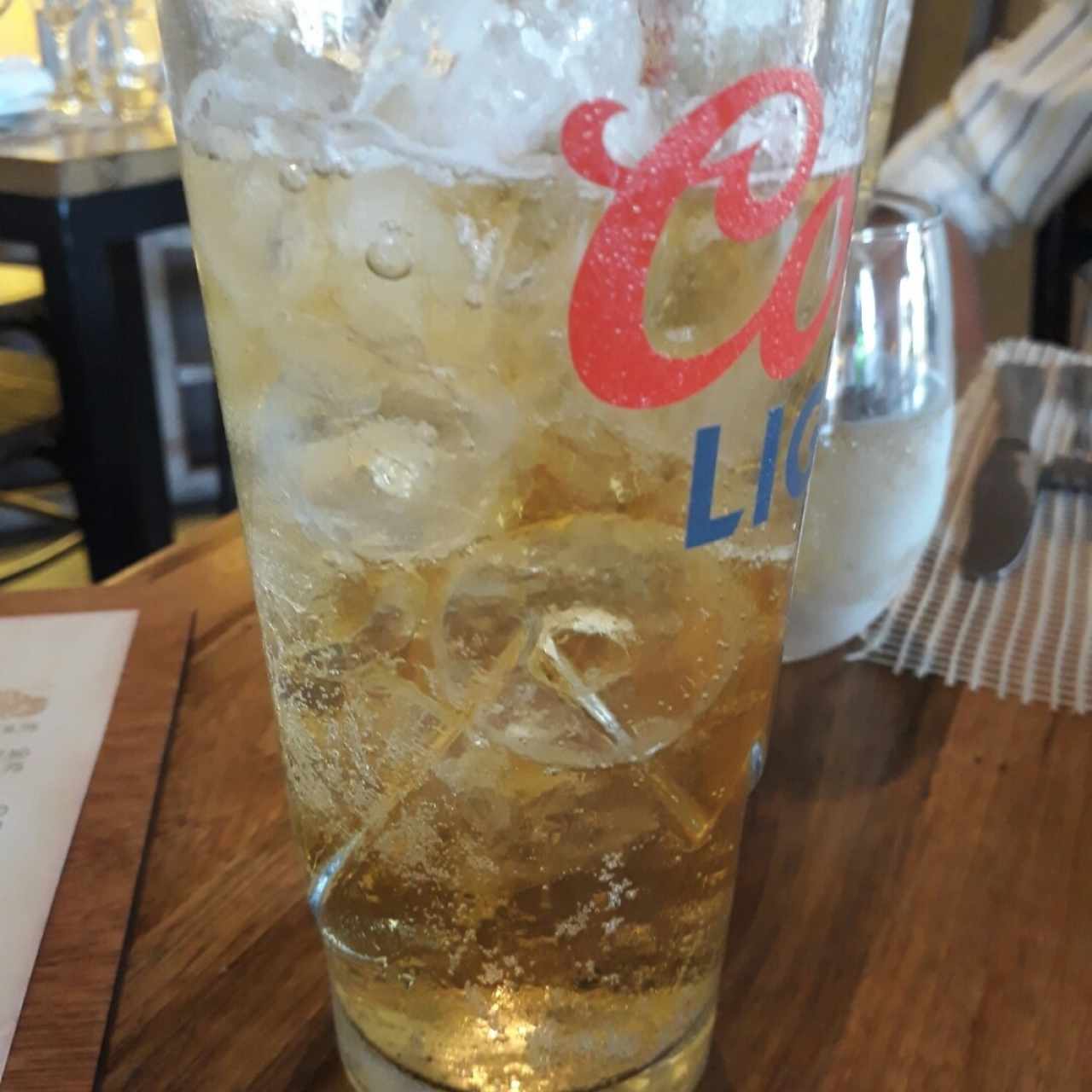 Cerveza, hielo y Giner ale