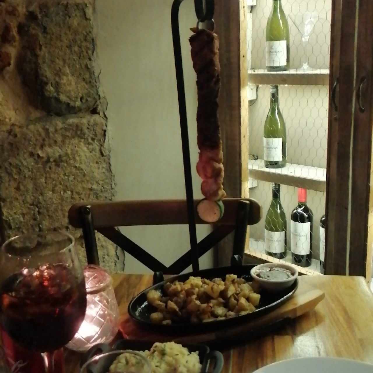 Brocheta mixta de pollo, cerdo y res