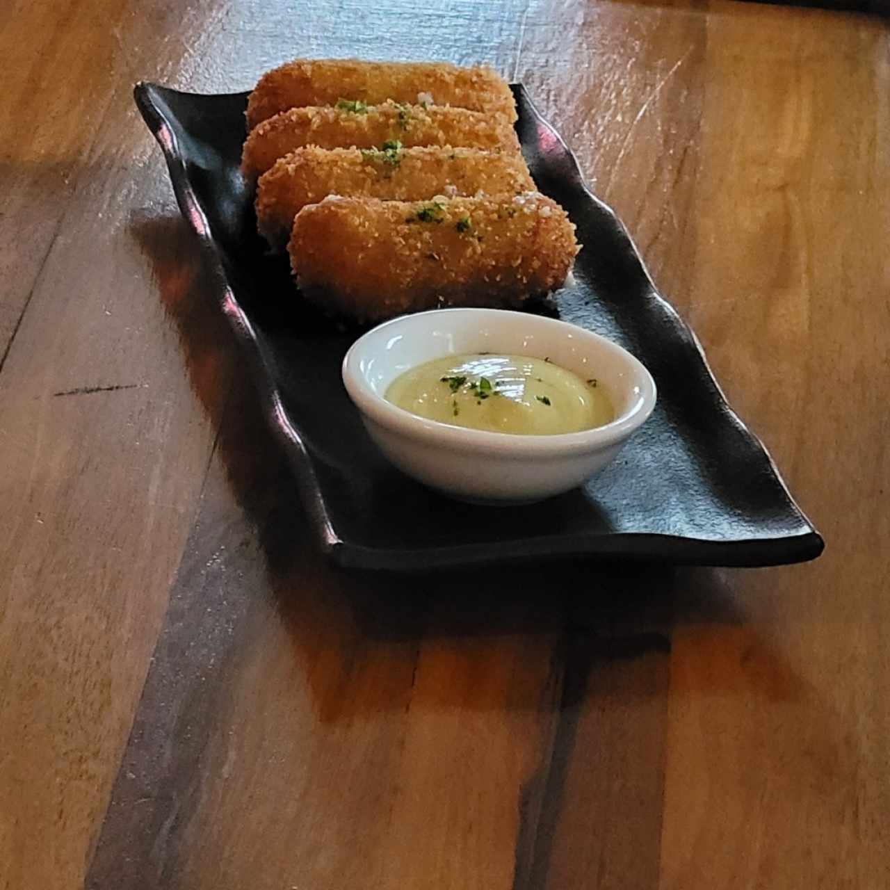 Croquetas de bacalao y pimientos del piquillo