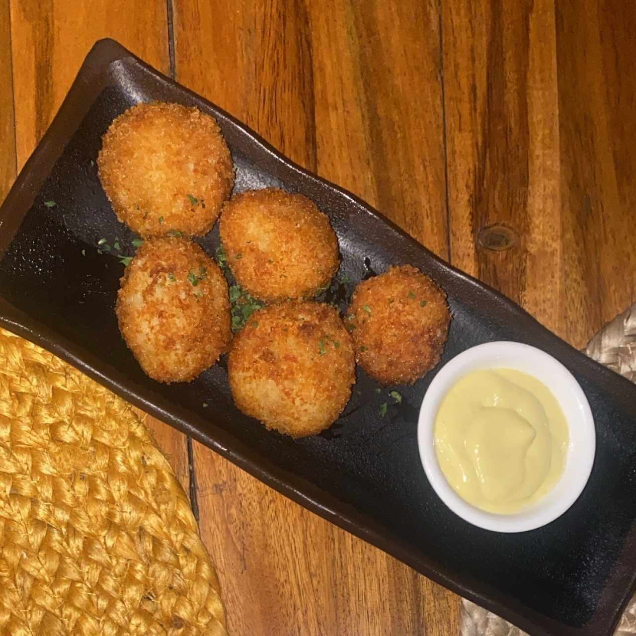 Croquetas de bacalao y pimientos rojos