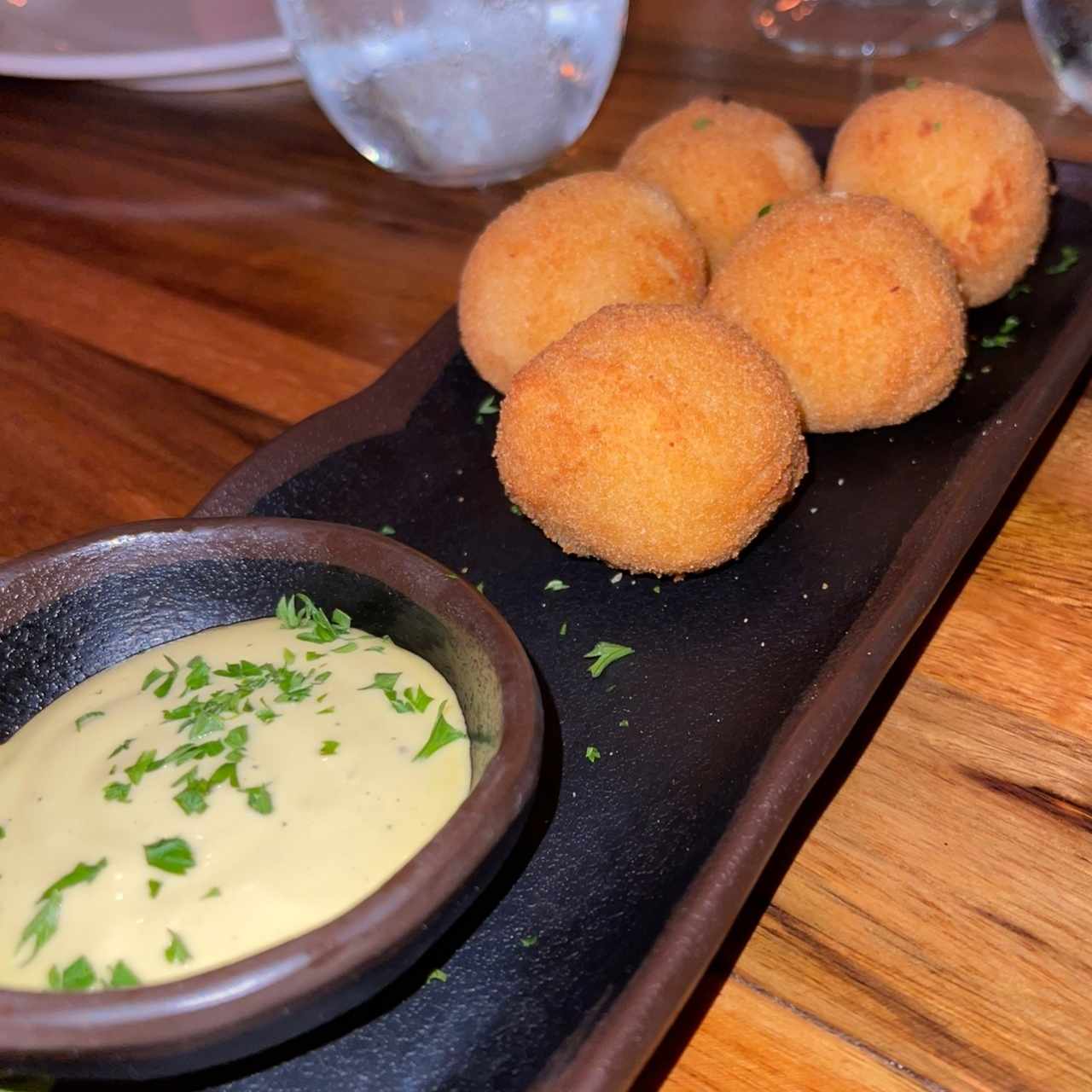 Croquetas de bacalao y pimientos del piquillo