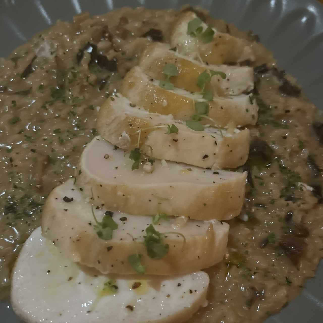 Atún Blanco sobre risotto de hongos