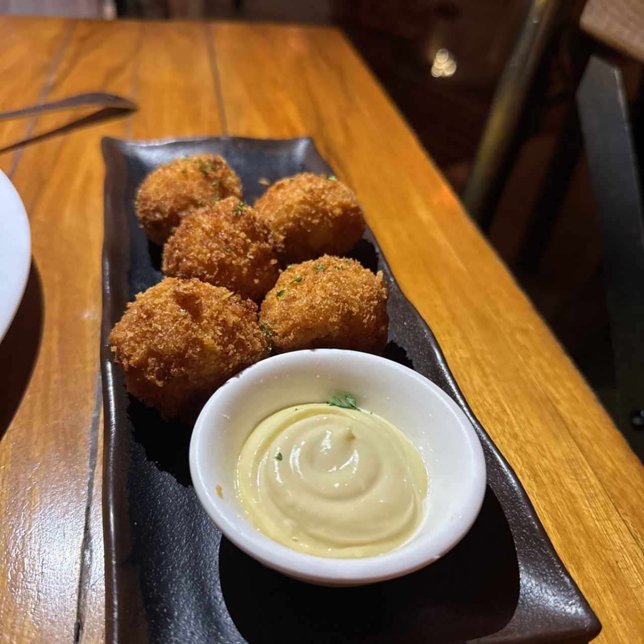 Croquetas de bacalao y pimientos rojos