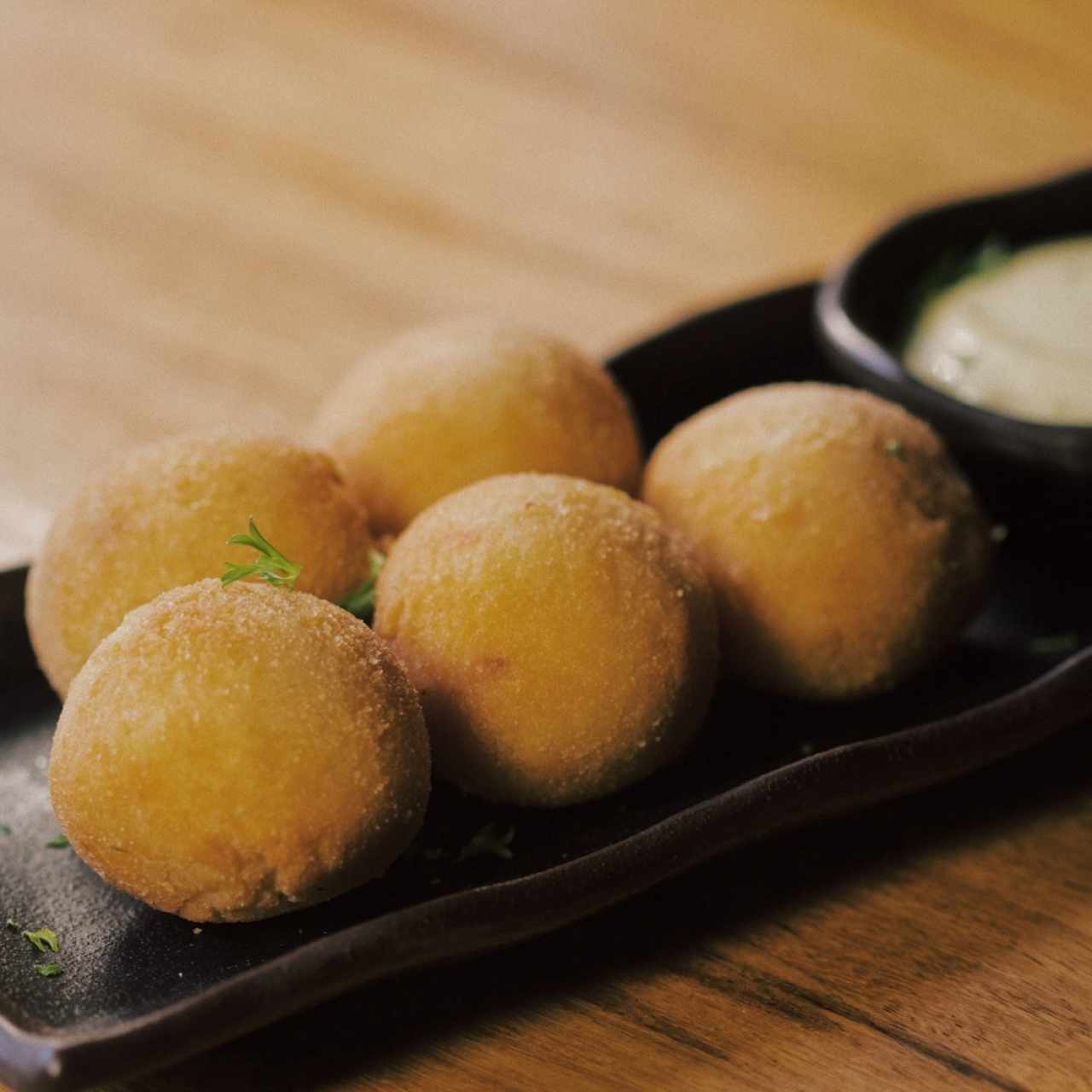 Croquetas de bacalao y pimientos del piquillo