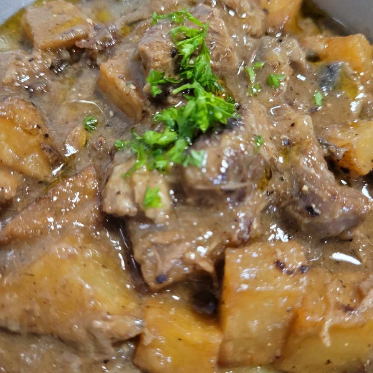 Estofado de ternera con champigñones y patatas